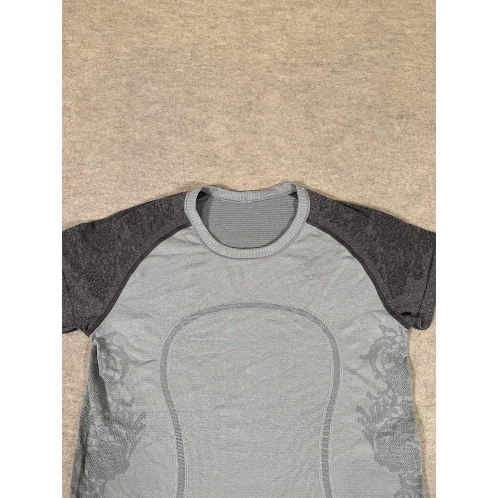 Lululemon Swiftly Tech Shirt Womens 10 Gray Floral Short Sleeve Yoga Athletic